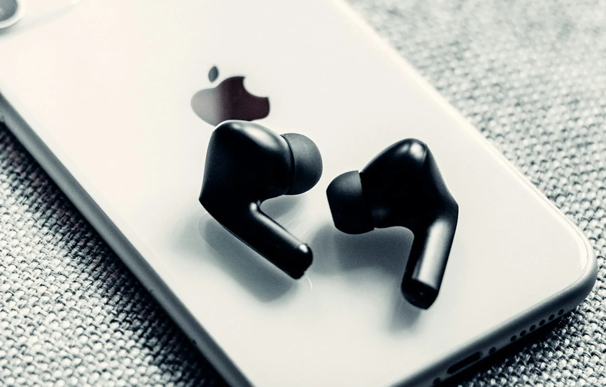 Make royalty-free love music by InsMelo song generator online