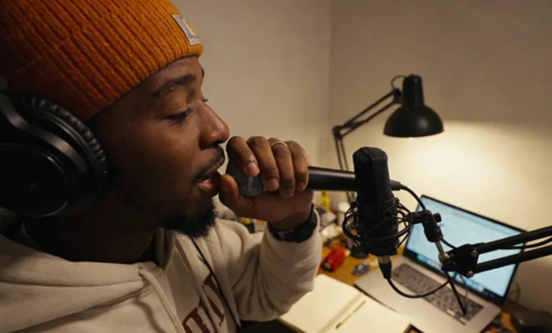 An Aspiring Rapper is Making A Rap Demo with InsMelo AI Song Generator